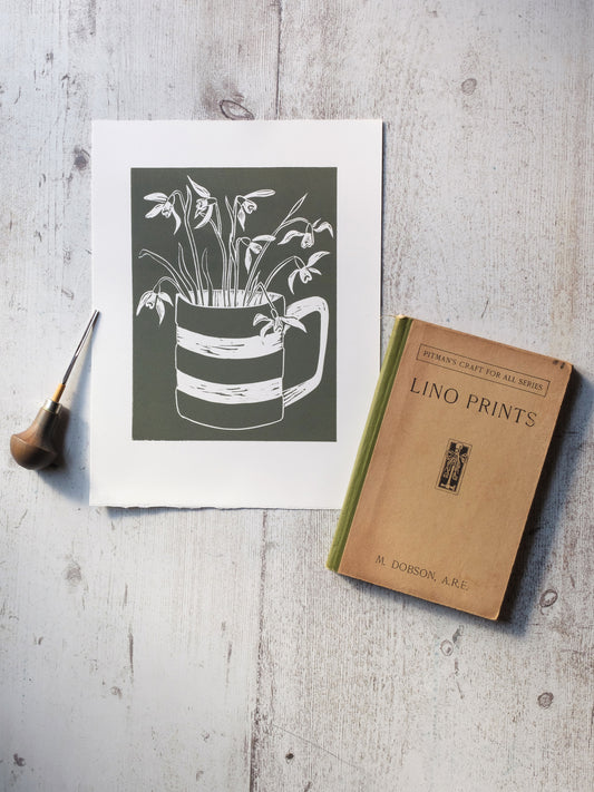 Snowdrops in Cornishware Wild Green